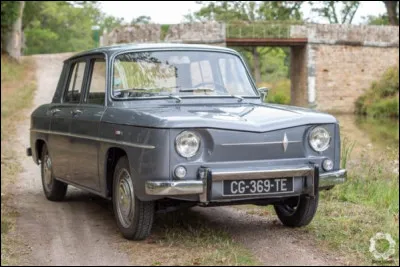 Quel est ce mod&egrave;le de 1962 du constructeur Renault ?