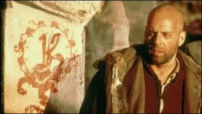 Complétez le nom de ce film : "L'Armée des douzes ..." :