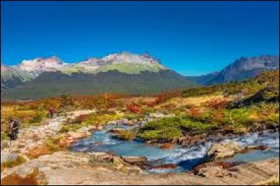 La Terre de Feu est un archipel situé à l'extrême sud du continent sud-américain. Ce territoire est partagé par deux pays. Lesquels ?