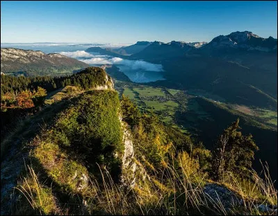 La montagne du Charbon est située dans le massif des Bauges. Dans quelle chaîne de montagnes sommes-nous ?