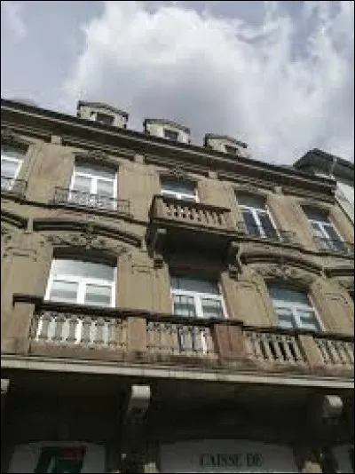 Dans quelle ville, sous-préfecture du Haut-Rhin, Alfred Dreyfus est-il né ?