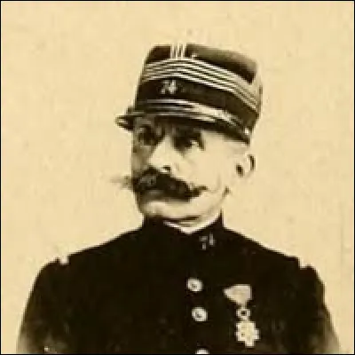 Quel personnage lié à l'affaire Dreyfus est le véritable auteur du bordereau mais ne sera jamais condamné ?