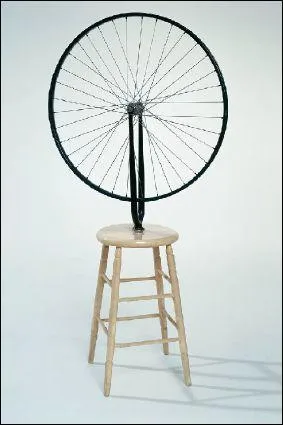 Qui a fait la sculpture 'La roue de bicyclette' ?
