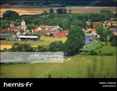 Pour finir, nous partons à Vandenesse-en-Auxois. Village de l'arrondissement de Beaune, traversé par le canal de Bourgogne, il se situe dans le département ...