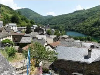 Village Aveyronnais, dans le parc naturel régional des Grands Causses, Le Truel se situe dans l'ex région ...