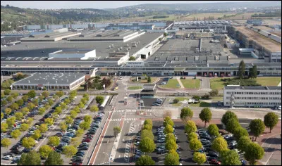 Quelle est cette localité de la vallée de la Seine, site de l'une des plus importantes usines Renault de 1952 à 2024 ?