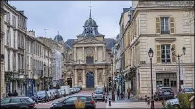 Quelle est cette ville, préfecture et ville la plus peuplée du département avec 83 000 habitants ?