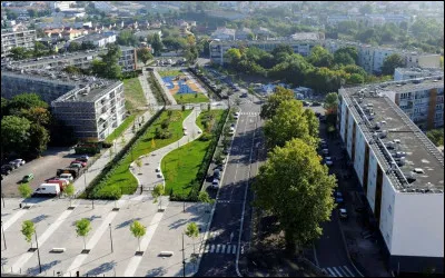 Quelle est cette ville, la deuxième du département par la population avec 51 000 habitants ?