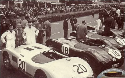 Sur quelle voiture expérimente-t-on pour la première fois des freins à disque en 1953 ?