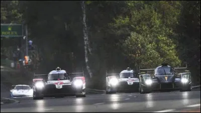 Quelle voiture détient le record historique de la plus longue distance parcourue avec 5 410 km ?