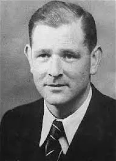 Appelée initialement Lancry, la station Jacques Bonsergent dessert la ligne 5. Elle a été inaugurée en 1906. Jacques Bonsergent était un ingénieur et résistant français et fut le premier civil à être exécuté à Paris le 23 décembre 1940. Dans quel domaine de l'ingénierie travaillait-il ?