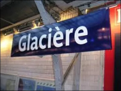 Devant son nom, qui fait référence à l'ancien hameau de la Glacière, la station Glacière se situe sur la ligne 6 et a été inaugurée en 1906. Quelle est l'origine du nom de cet ancien village ?