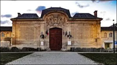 La station Hôpital Bicêtre, inaugurée en 2024 sur la ligne 14, se trouve dans la commune du Kremlin-Bicêtre. Dans quel département cette ville est-elle située ?"