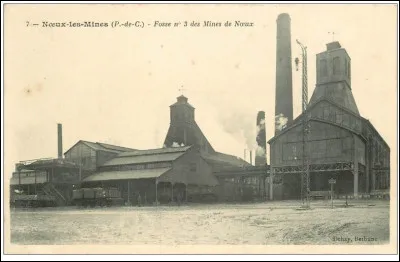 Quel joueur de football français a perdu la moitié de son pouce et de son index à cause d'un accident de mine, en 1947 ?