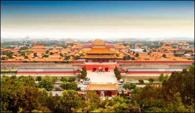 Quel nombre de pièces, la Cité interdite de Pékin comporte-t-elle ?