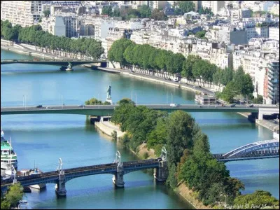 Quel nombre de ponts enjambent la Seine à Paris ?
