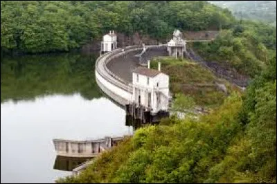 Km 72,4 : Col des Sarrazins. Il est situé à La Roche-Posay qui voit le confluent de deux rivières, lesquelles ?