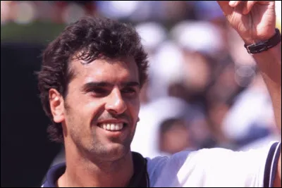 Dans quel sport s'est illustré le champion Cédric Pioline ?