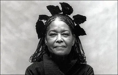 J'ai chant la douleur d'tre une femme noire aux USA. Dernire grande lady du Jazz je me suis teinte  l'ge de 80 ans en aot 2010... Je suis...