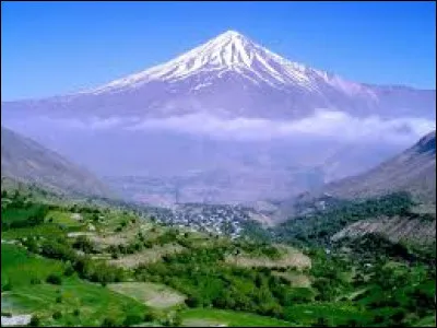 À quelle altitude situez-vous le point culminant du pays ?