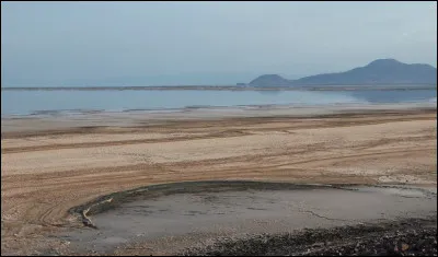 Quel est le nom de ce grand lac, long de 140 km, situé dans le nord-ouest du pays ?