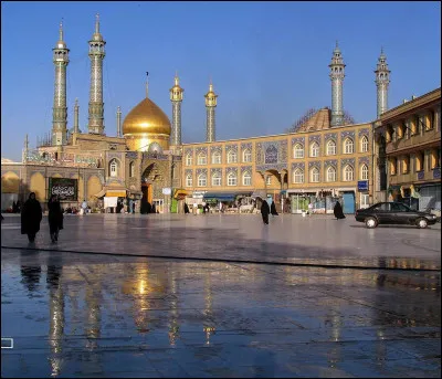 Quelle est cette ville de 1 million d'habitants, située à 150 km au sud-ouest de Téhéran, l'une des villes saintes du chiisme ?