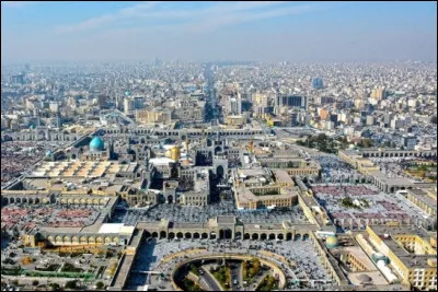 Quelle est cette ville, située dans le nord-est du pays, deuxième ville d'Iran avec 3 millions d'habitants ?