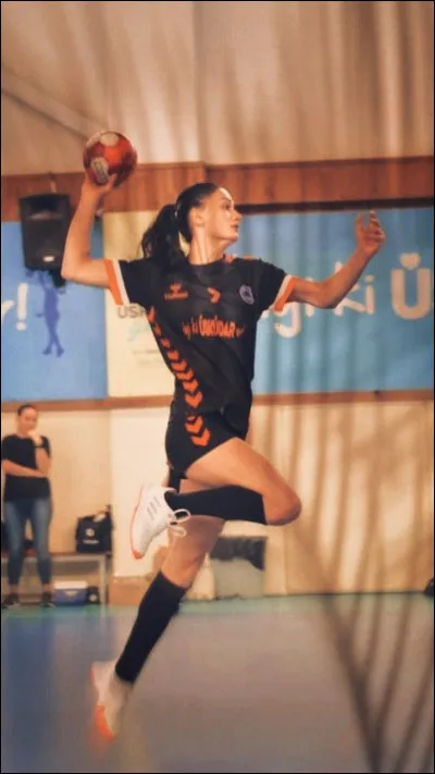 Quelle est la durée d'un match de handball (hors prolongations) ?