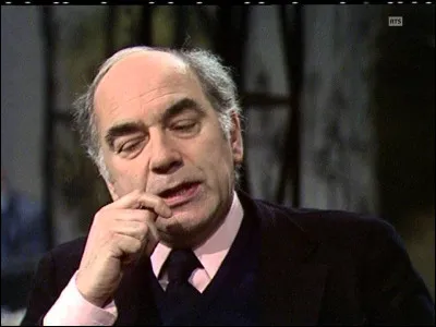 Qui est ce cinéaste, réalisateur français du film ''L'Ours en peluche'' ?