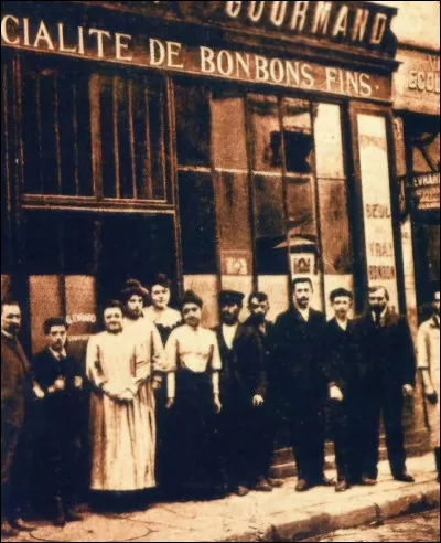 Dans quel quartier branché des 3e et 4e arrondissements s'ouvre la confiserie de Georges Evrard ?