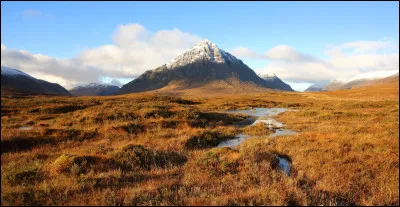 Hindley se promène dans sa maison tous les soirs avec un pistolet , il devient fou, pourquoi ?
