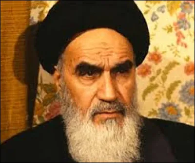 Quel est ce personnage, ayatollah, qui après son retour triomphal à Téhéran le 1er février 1979, fait approuver la création d'une République islamique qu'il dote d'une constitution autoritaire, gardant pour lui-même la fonction de Guide suprême ?