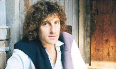 Quel âge a Alain Souchon d'après le titre de l'une de ses chansons ?