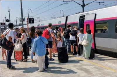 Dans quelle gamme de vitesses circulent les TGV en France ?