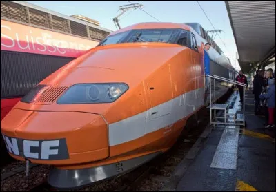 Quel surnom avait le premier TGV en circulation dès 1981 ?