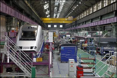Les trains ont été initialement conçus par la SNCF avec un industriel. Lequel ?