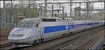 Un TGV est habituellement composé de deux locomotives et de ...