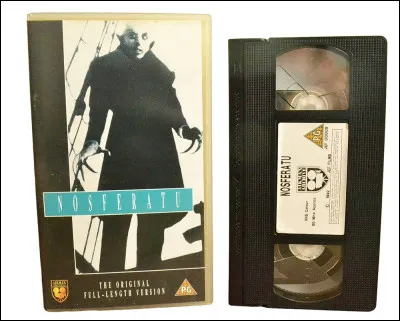 "NOsferatu le vampire" est un film réalisé par ...