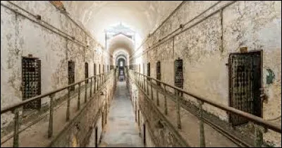 Quel chanteur associez-vous à cette image ?