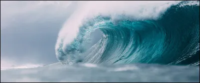 Quel nom donne-t-on à ce type de vague unique d'une taille exceptionnelle, dépassant les 20 mètres de hauteur ?