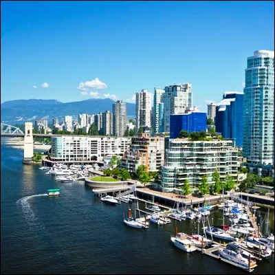 Quelle ville portuaire canadienne est la plus grande ville de Colombie-Britannique ?