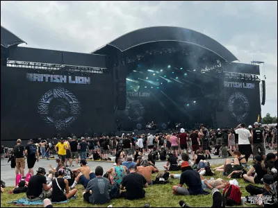 Combien y a-t-il de scènes depuis 2012 ?