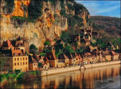 Km 165,7 : Le Mont Dore Puy de Sancy. Quel fleuve prend naissance sur le territoire montdorien ?