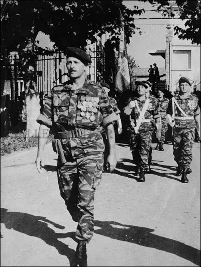 A quel chanteur pensez-vous en voyant ce personnage ?