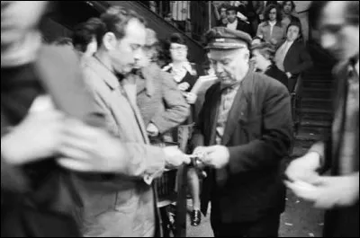 Quel chanteur associez-vous à cette image ?