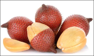 Quel est ce fruit d'Asie, à peau de serpent, à chair douce et acidulée au parfum d'ananas ?