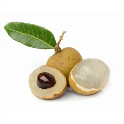 Quel est ce fruit tropical à peau fine et à pulpe translucide et parfumée ?