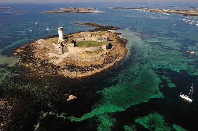 L'île Cigogne se situe dans l'archipel des Glénan. Dans quelle région sommes-nous ?