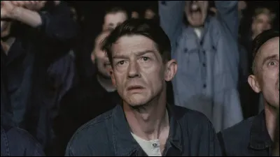 À quel célèbre acteur anglais, dont c'est le dernier rôle, donne-t-il la réplique dans l'adaptation du roman de George Orwell "1984", en 1984 ?