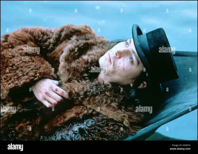 Dans quel film de Jim Jarmusch joue-t-il aux côtés de Johnny Depp, en 1995 ?